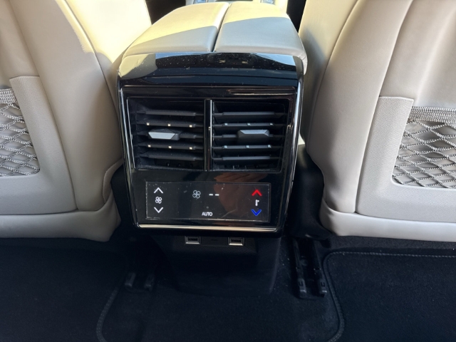Fahrzeugabbildung DS Automobiles DS7 Opera Panorama Leder Digitales Cockpit Memory Sitze Massagesitze Klimasitze