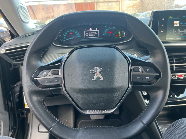 Fahrzeugabbildung Peugeot e-2008 Allure Navi Digitales Cockpit LED Apple CarPlay Android Auto Fahrerprofil - mit KI generiert/bearbeitet