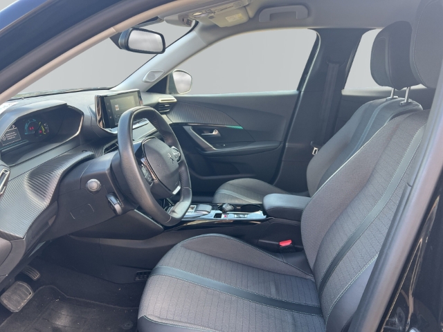Fahrzeugabbildung Peugeot e-2008 Allure Navi Digitales Cockpit LED Apple CarPlay Android Auto Fahrerprofil - mit KI generiert/bearbeitet
