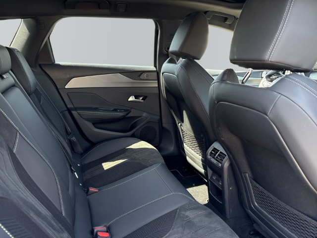 Fahrzeugabbildung Peugeot 308 SW GT El. Panodach Navi Digitales Cockpit Memory Sitze Soundsystem 360 Kamera