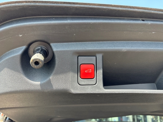 Fahrzeugabbildung Peugeot 308 SW GT El. Panodach Navi Digitales Cockpit Memory Sitze Soundsystem 360 Kamera