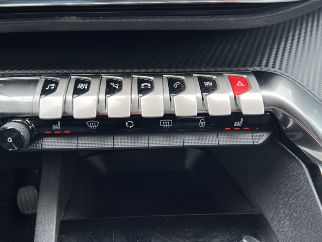 Fahrzeugabbildung Peugeot 3008 Allure Pack Navi Digitales Cockpit LED ACC El. Heckklappe 2-Zonen-Klimaautom - mit KI generiert/bearbeitet