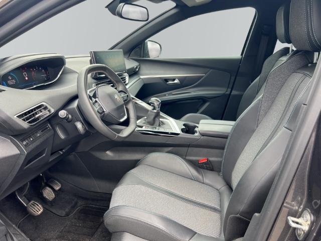 Fahrzeugabbildung Peugeot 3008 Allure Pack Navi Digitales Cockpit LED ACC El. Heckklappe 2-Zonen-Klimaautom - mit KI generiert/bearbeitet