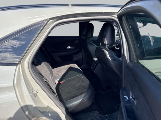 Fahrzeugabbildung DS Automobiles DS7 Performance Line AHK Digitales Cockpit LED Klimaautom Ambientebeleuchtung