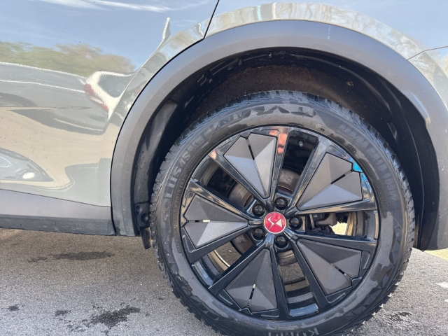 Fahrzeugabbildung DS Automobiles DS7 Performance Line AHK Digitales Cockpit LED Klimaautom Ambientebeleuchtung