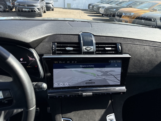 Fahrzeugabbildung DS Automobiles DS7 Performance Line AHK Digitales Cockpit LED Klimaautom Ambientebeleuchtung