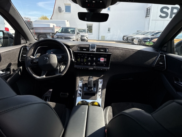 Fahrzeugabbildung DS Automobiles DS7 Performance Line AHK Digitales Cockpit LED Klimaautom Ambientebeleuchtung