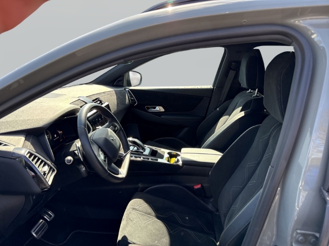 Fahrzeugabbildung DS Automobiles DS7 Performance Line AHK Digitales Cockpit LED Klimaautom Ambientebeleuchtung
