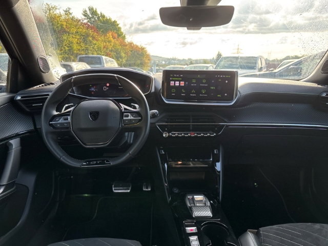 Fahrzeugabbildung Peugeot 2008 GT Navi Leder 360 Kamera Massagesitze LED Apple CarPlay Android Auto Fahrerprofil - mit KI generiert/bearbeitet