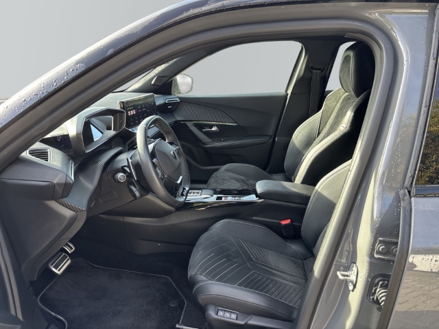 Fahrzeugabbildung Peugeot 2008 GT Navi Leder 360 Kamera Massagesitze LED Apple CarPlay Android Auto Fahrerprofil - mit KI generiert/bearbeitet