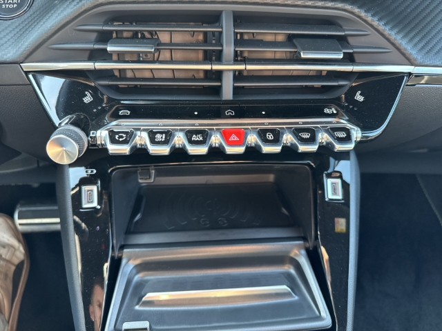 Fahrzeugabbildung Peugeot e-208 e- GT+ Elektromotor 156