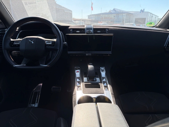 Fahrzeugabbildung DS Automobiles DS7 DS E-Tense 225 kW Performance Line + 4x2 AHK Digitales Cockpit LED Ambientebeleuchtung