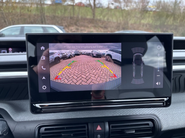 Fahrzeugabbildung Citroen e-C3 MAX Elektro HUD Navi Soundsystem LED Apple CarPlay Android Auto Klimaautom Fahrerprofil - mit KI generiert/bearbeitet