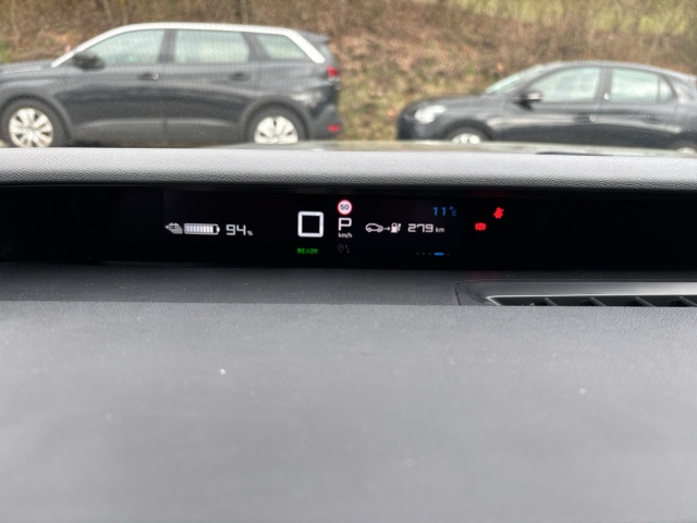 Fahrzeugabbildung Citroen e-C3 MAX Elektro HUD Navi Soundsystem LED Apple CarPlay Android Auto Klimaautom Fahrerprofil - mit KI generiert/bearbeitet