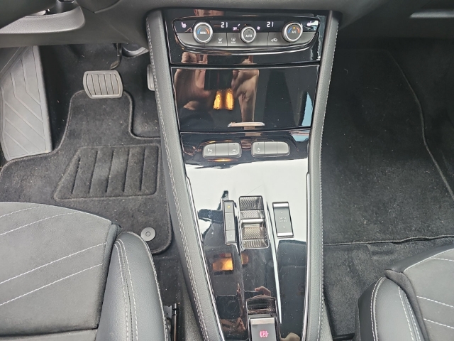Fahrzeugabbildung Opel Grandland GS 1.2 Turbo Leder LED Apple CarPlay Android Auto Mehrzonenklima Musikstreaming