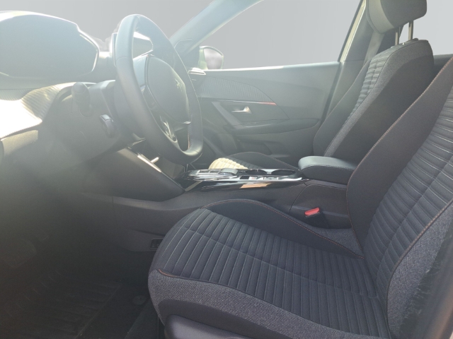 Fahrzeugabbildung Peugeot e-2008 Active Pack Navi LED Klimaautom DAB SHZ Keyless Spurhalteass. Verkehrszeichenerk.
