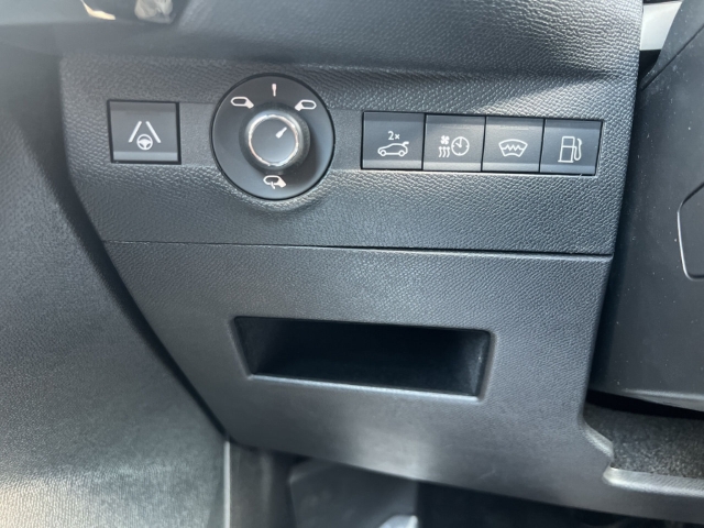 Fahrzeugabbildung DS Automobiles DS7 E-Tense 300 kW Opera 4x4 AD Panorama Leder Digitales Cockpit Memory Sitze