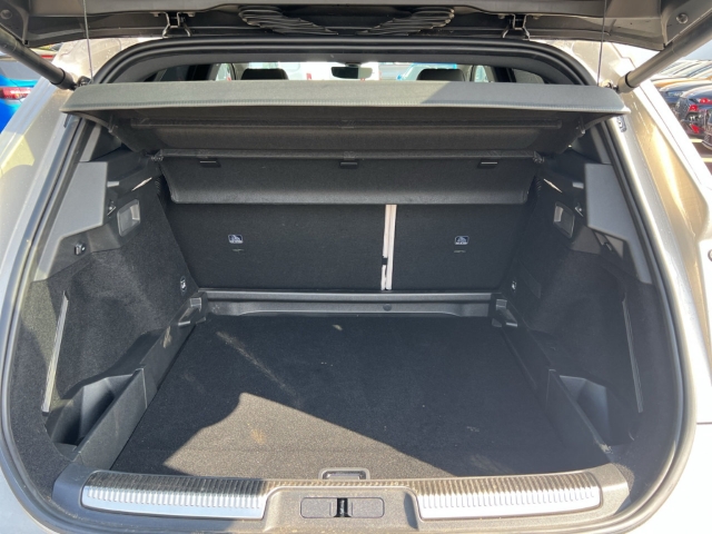 Fahrzeugabbildung DS Automobiles DS7 E-Tense 300 kW Opera 4x4 AD Panorama Leder Digitales Cockpit Memory Sitze