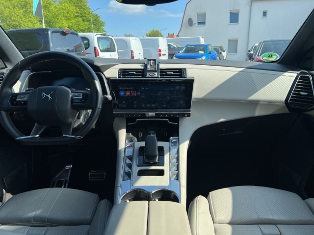 Fahrzeugabbildung DS Automobiles DS7 E-Tense 300 kW Opera 4x4 AD Panorama Leder Digitales Cockpit Memory Sitze