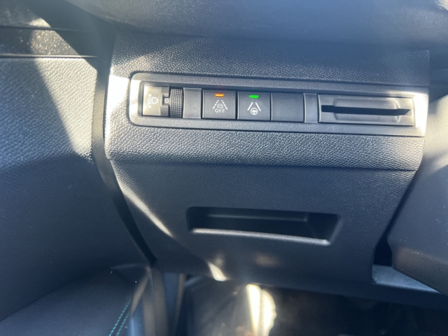 Fahrzeugabbildung Peugeot 3008 Hybrid 136 Allure Pack Navi Digitales Cockpit LED ACC 2-Zonen-Klimaautom DAB