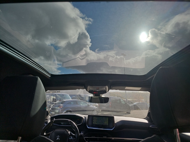 Fahrzeugabbildung Peugeot e-208 GT Elektro Panorama Navi LED ACC Apple CarPlay Android Auto Klimaautom Fahrerprofil