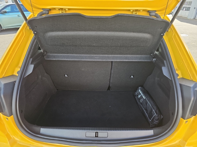 Fahrzeugabbildung Peugeot e-208 GT Elektro Panorama Navi LED ACC Apple CarPlay Android Auto Klimaautom Fahrerprofil