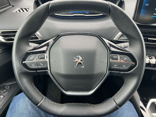 Fahrzeugabbildung Peugeot 3008 Allure Pack Navi Digitales Cockpit LED 2-Zonen-Klimaautom DAB SHZ Keyless Spurhalteass.