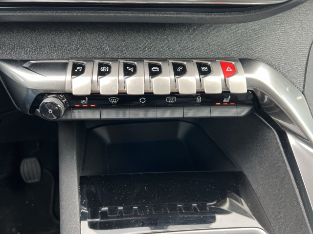 Fahrzeugabbildung Peugeot 3008 Allure Pack Navi Digitales Cockpit LED 2-Zonen-Klimaautom DAB SHZ Keyless Spurhalteass.