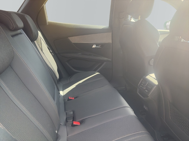 Fahrzeugabbildung Peugeot 3008 GT Navi Digitales Cockpit 360 Kamera LED ACC El. Heckklappe 2-Zonen-Klimaautom - mit KI generiert/bearbeitet