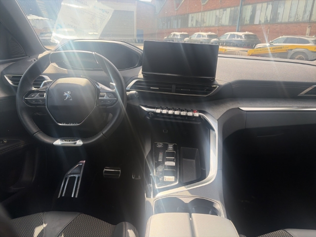 Fahrzeugabbildung Peugeot 3008 GT Navi Digitales Cockpit 360 Kamera LED ACC El. Heckklappe 2-Zonen-Klimaautom - mit KI generiert/bearbeitet