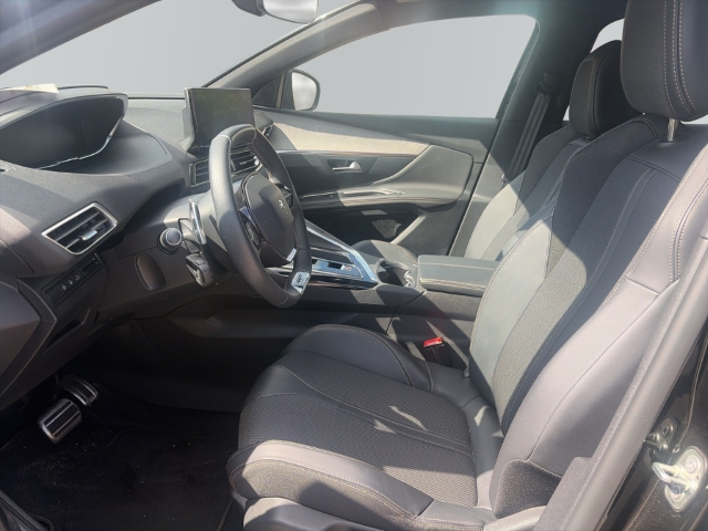 Fahrzeugabbildung Peugeot 3008 GT Navi Digitales Cockpit 360 Kamera LED ACC El. Heckklappe 2-Zonen-Klimaautom - mit KI generiert/bearbeitet