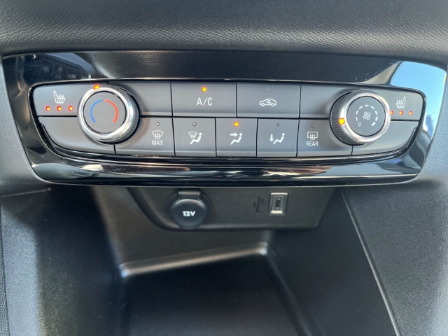 Fahrzeugabbildung Opel Corsa Apple CarPlay Android Auto Musikstreaming DAB SHZ LenkradHZG Spurhalteass. Verkehrszeichenerk.