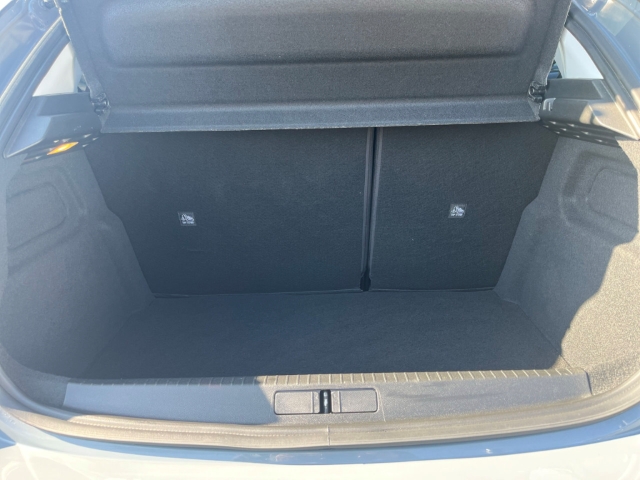 Fahrzeugabbildung Opel Corsa Apple CarPlay Android Auto Musikstreaming DAB SHZ LenkradHZG Spurhalteass. Verkehrszeichenerk.