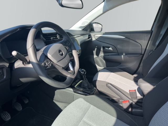 Fahrzeugabbildung Opel Corsa Apple CarPlay Android Auto Musikstreaming DAB SHZ LenkradHZG Spurhalteass. Verkehrszeichenerk.