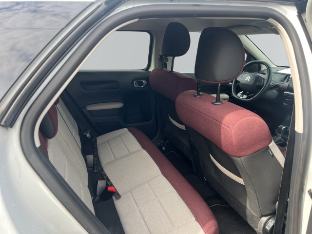Fahrzeugabbildung Citroen C4 Cactus Shine Navi Klimaautom SHZ Keyless Spurhalteass. Verkehrszeichenerk. Rückfahrkam. - mit KI generiert/bearbeitet