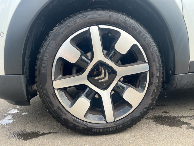 Fahrzeugabbildung Citroen C4 Cactus Shine Navi Klimaautom SHZ Keyless Spurhalteass. Verkehrszeichenerk. Rückfahrkam. - mit KI generiert/bearbeitet