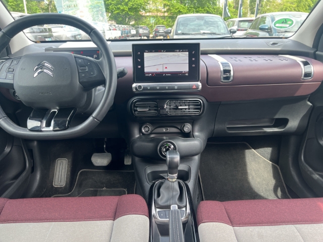 Fahrzeugabbildung Citroen C4 Cactus Shine Navi Klimaautom SHZ Keyless Spurhalteass. Verkehrszeichenerk. Rückfahrkam. - mit KI generiert/bearbeitet