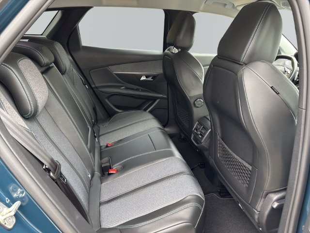 Fahrzeugabbildung Peugeot 3008 Hybrid 225 Allure Pack Navi Digitales Cockpit LED ACC 2-Zonen-Klimaautom DAB