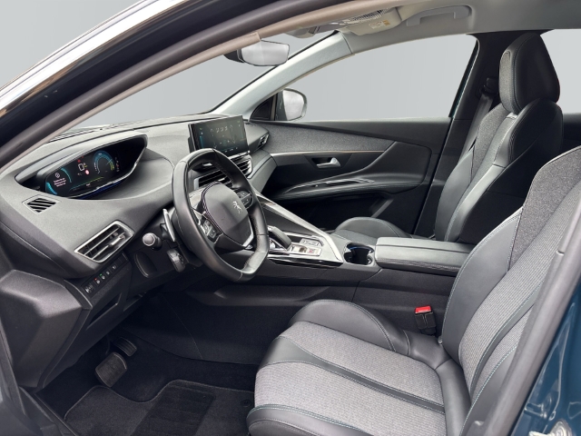 Fahrzeugabbildung Peugeot 3008 Hybrid 225 Allure Pack Navi Digitales Cockpit LED ACC 2-Zonen-Klimaautom DAB