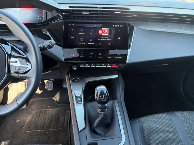 Fahrzeugabbildung Peugeot 308 SW Allure Navi LED Apple CarPlay Android Auto 2-Zonen-Klimaautom DAB Keyless Spurhalteass.