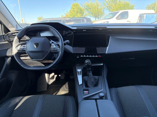 Fahrzeugabbildung Peugeot 308 SW Allure Navi LED Apple CarPlay Android Auto 2-Zonen-Klimaautom DAB Keyless Spurhalteass.