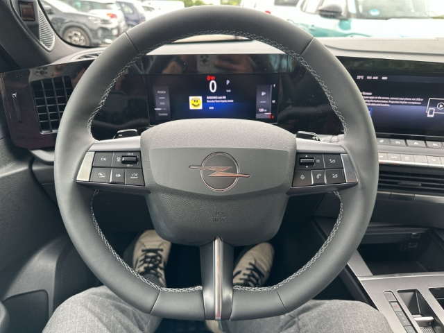 Fahrzeugabbildung Opel Astra L Edition Digitales Cockpit LED Apple CarPlay Android Auto Klimaautom Musikstreaming