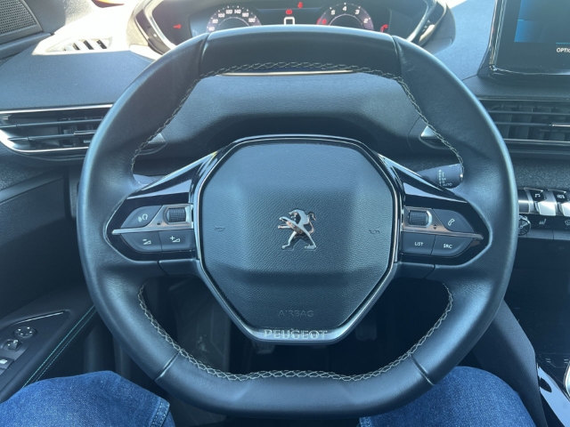 Fahrzeugabbildung Peugeot 5008 Allure Pack 7-Sitzer Navi Digitales Cockpit LED 2-Zonen-Klimaautom DAB Ambientebeleuchtung