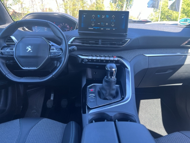 Fahrzeugabbildung Peugeot 5008 Allure Pack 7-Sitzer Navi Digitales Cockpit LED 2-Zonen-Klimaautom DAB Ambientebeleuchtung