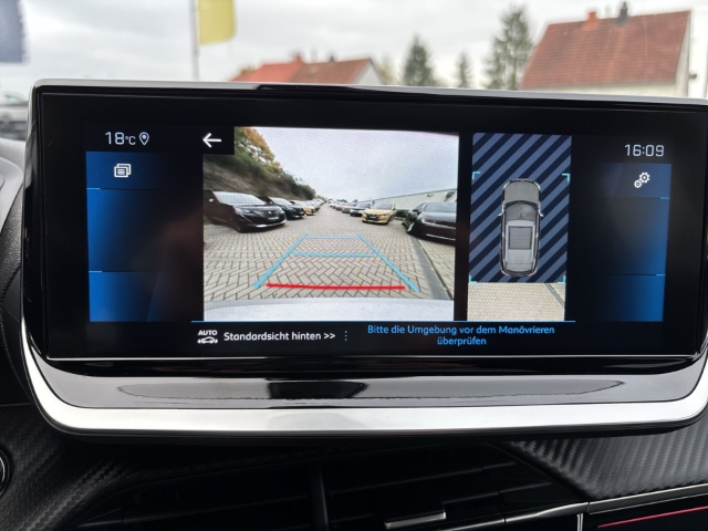 Fahrzeugabbildung Peugeot 2008 GT 1.2 PureTech El. Panodach Navi Digitales Cockpit LED ACC Klimaautom Fahrerprofil