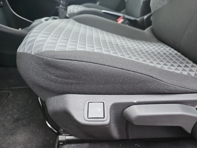 Fahrzeugabbildung Peugeot 108 Active DAB SHZ Notbremsass. Tel.-Vorb. Berganfahrass. Kollisionswarner GA Klima