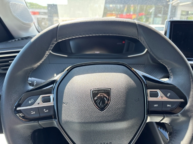 Fahrzeugabbildung Peugeot 208 Allure LED Klimaautom Fahrerprofil DAB SHZ Spurhalteass. Verkehrszeichenerk. Notbremsass.