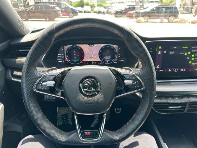 Fahrzeugabbildung SKODA Octavia Combi RS 4x4 AHK-klappbar Navi Digitales Cockpit Soundsystem LED Blendfreies Fernl.