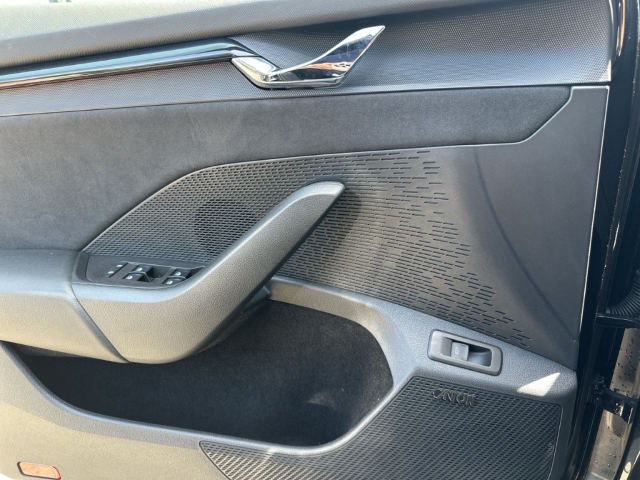 Fahrzeugabbildung SKODA Octavia Combi RS 4x4 AHK-klappbar Navi Digitales Cockpit Soundsystem LED Blendfreies Fernl.