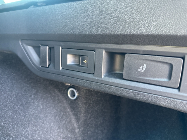 Fahrzeugabbildung SKODA Octavia Combi RS 4x4 AHK-klappbar Navi Digitales Cockpit Soundsystem LED Blendfreies Fernl.